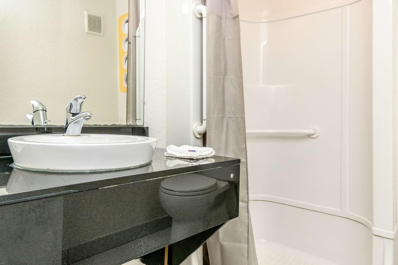 Haltom City Motel 6 Fort Worth North المظهر الخارجي الصورة