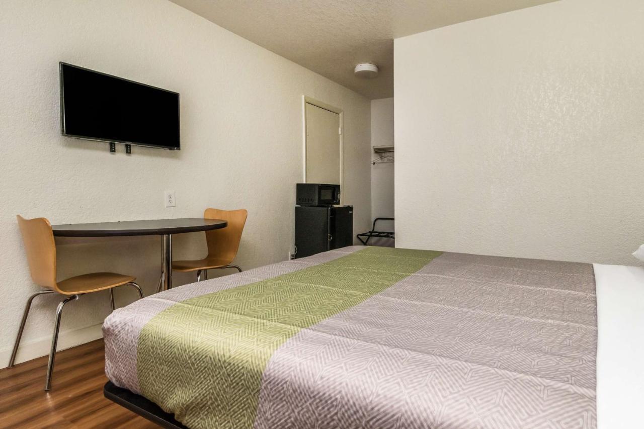 Haltom City Motel 6 Fort Worth North المظهر الخارجي الصورة
