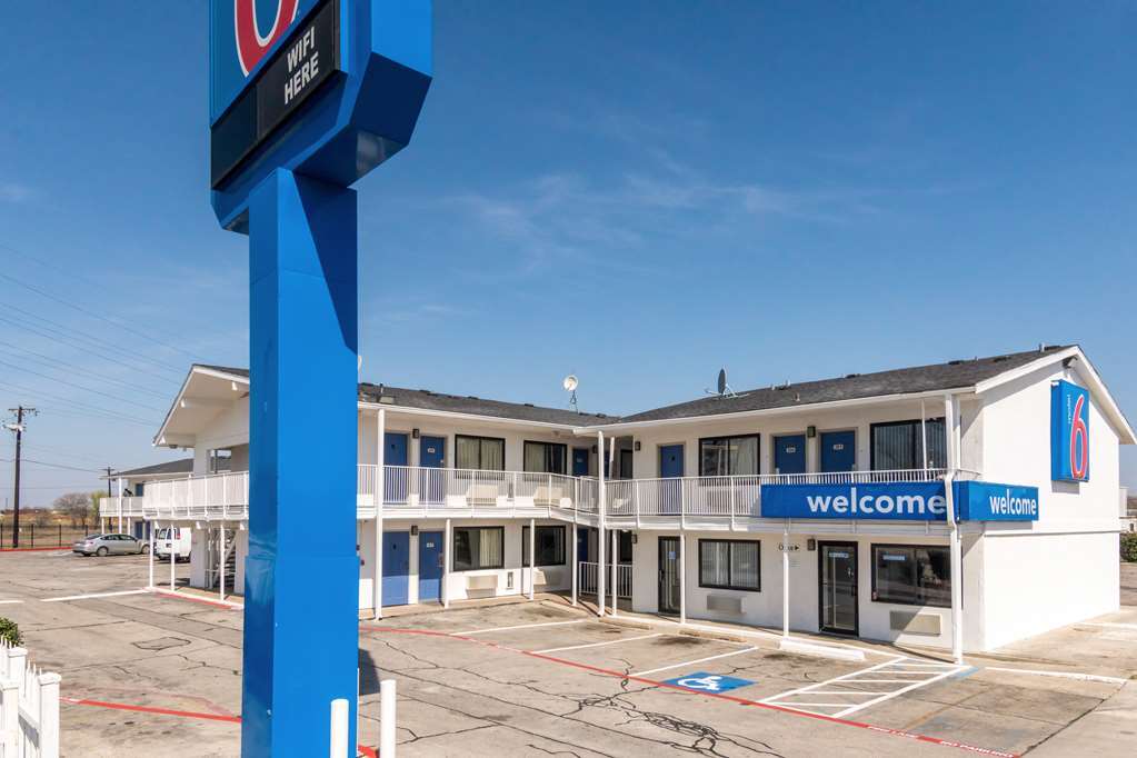 Haltom City Motel 6 Fort Worth North المظهر الخارجي الصورة