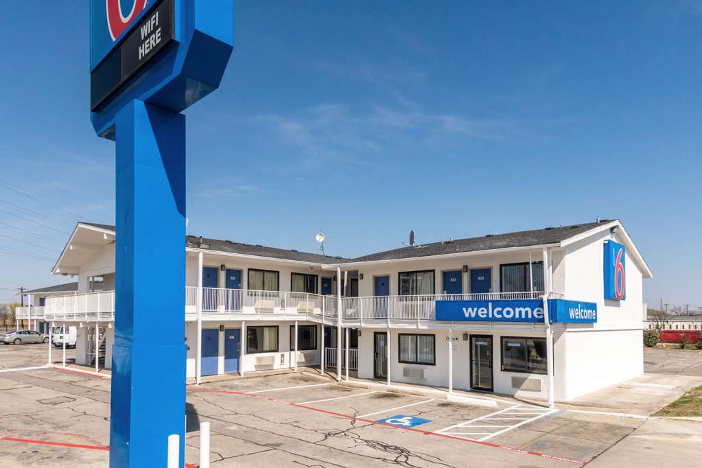 Haltom City Motel 6 Fort Worth North المظهر الخارجي الصورة